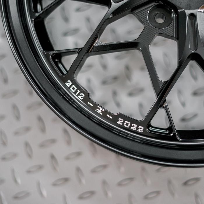 Velg Zelioni Limited 10 Year Black Front & Rear Vespa GTS GTV