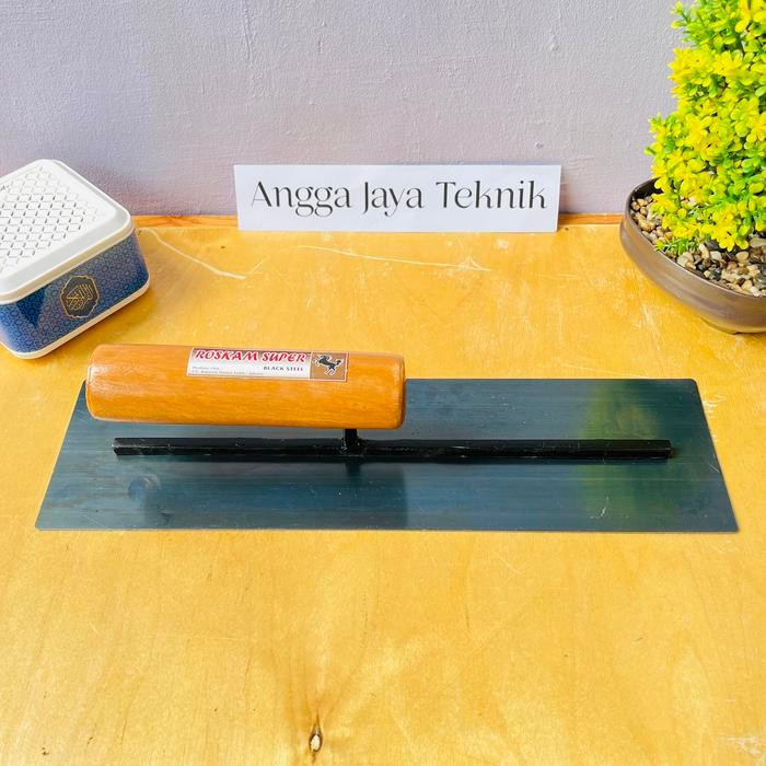 Raskam Atau Roskam Plat Baja 40Cm ( Alat Acian Tembok )