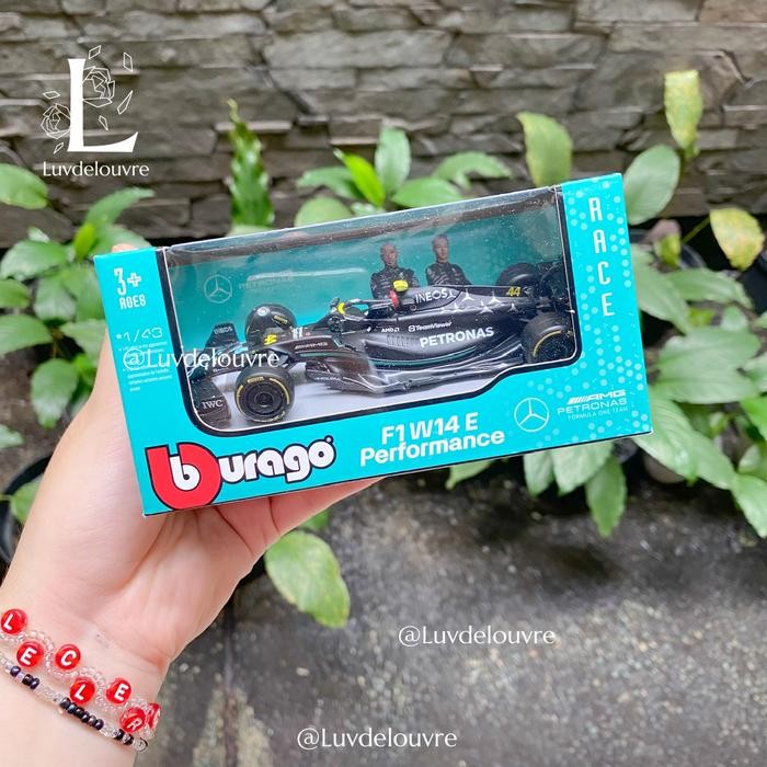 bburago f1 1/43 diecast lewis hamilton formula 1 car livery