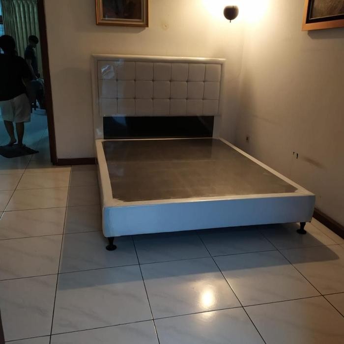 Divan Sandaran Squares Ukuran 120X200