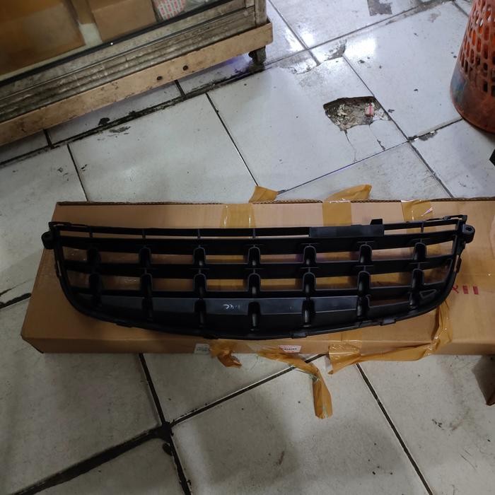 Grill Bawah Bemper Depan Suzuki New Splash Ori