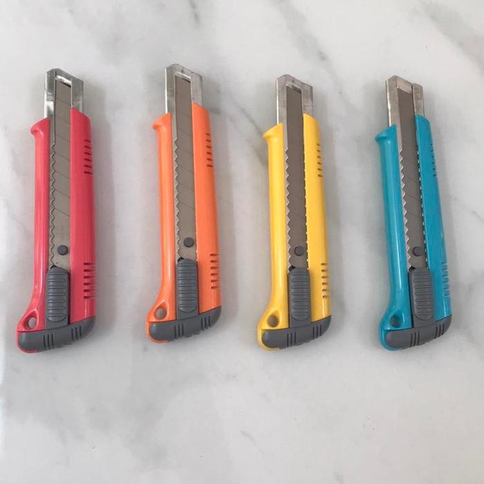 

AT Pisau Cutter KDS Hi L-18CL