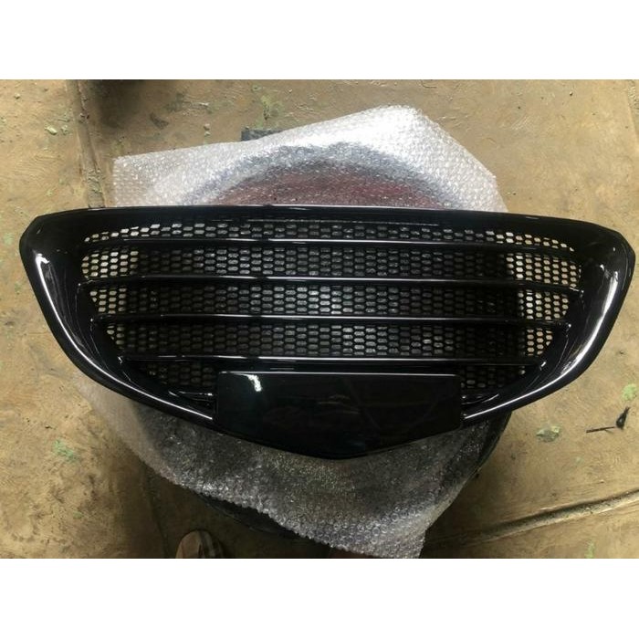 Grill depan Mazda 2 Skyactiv