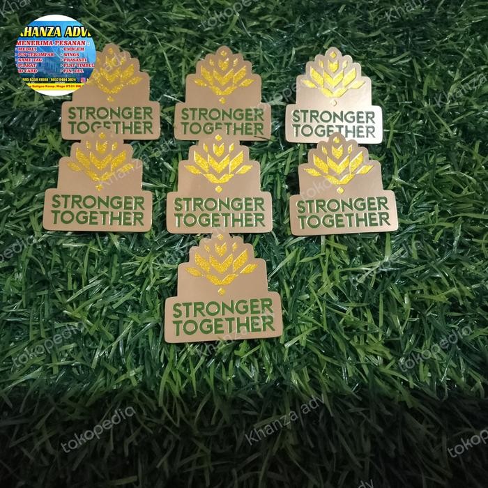 pin costume kuningan