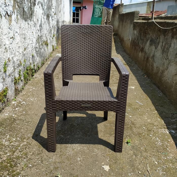 Kursi Plastik Sandaran Tangan Napolly