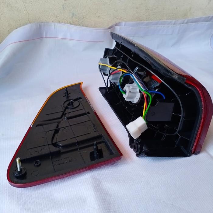 Lampu Stop Belakang + Lampu Segitiga Kijang Kapsul Lgx 2003 Hrg 2Pc