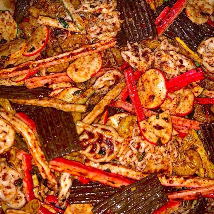 

New kerupuk campur/seblak campur pedas gurih Cemilan kering mix