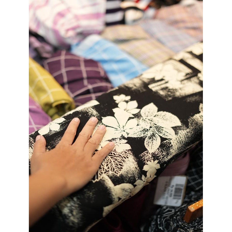 

Kain Viscose Print 24850 bahan dingin nyaman dipakai jatuh bagus untuk seserahan (lebar 150cm) cocok