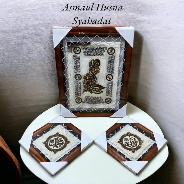 

Kaligrafi 1set 3in1 Asmaul Husna Syahadat Duduk 35cm x 45cm 1kg 1set