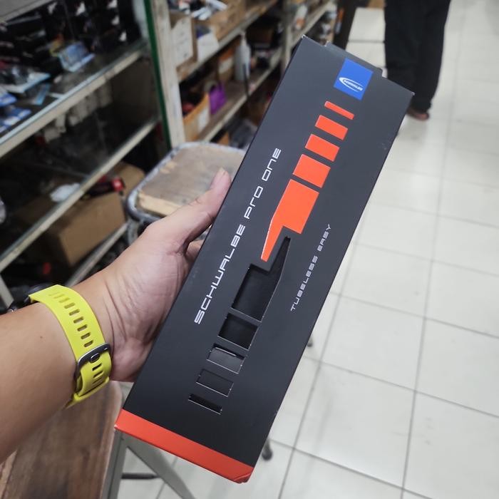 Tire Schwalbe PRO ONE 700x25 TLE Schwalbe Tubeless Easy Hitam Kevlar