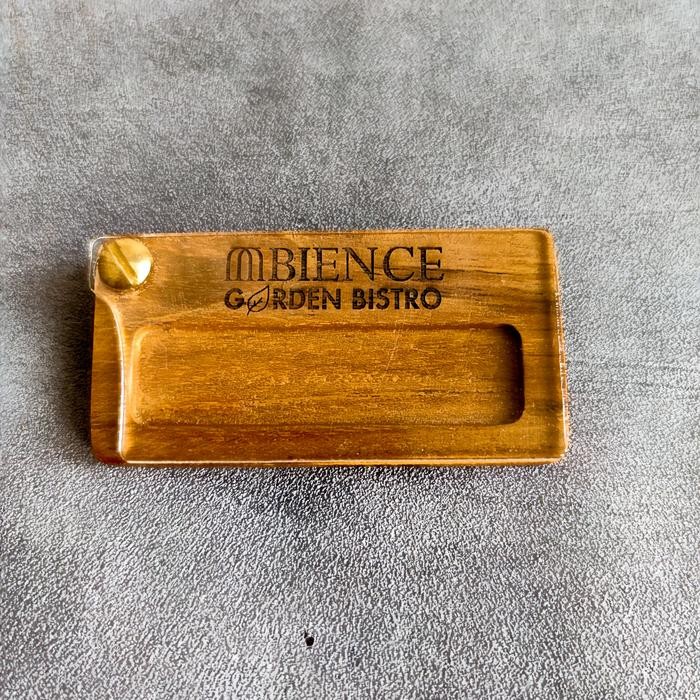 

Papan Nama Dada Magnet Logo Name Tag Logo Kayu Pin Tag Nama Cafe