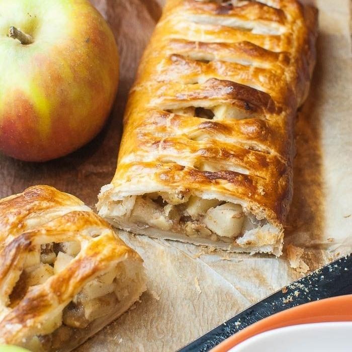 

OR6T Apple Puff Pastry Whole 10X18 Cm