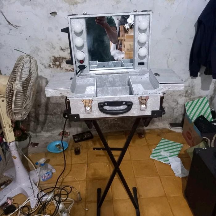 PREMIUM Beautycase/Koper Make Up 6 lampu FREE KAKI STAND