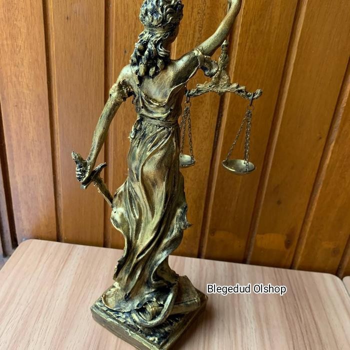 Bergaransi Patung Dewi Keadilan