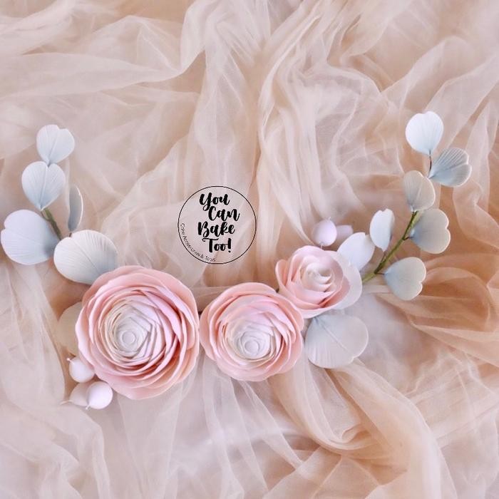 

Rannuculus & Eucalyptus Gumpaste Flower Bouquet