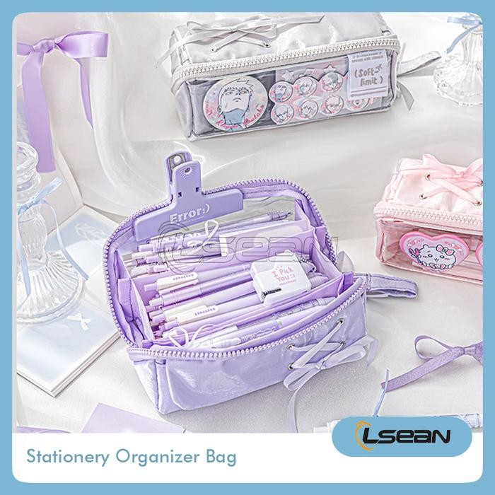 

Tempat Pensil Aesthetic Kapasitas Besar Dengan Hiasan Pita Ballet Stationery