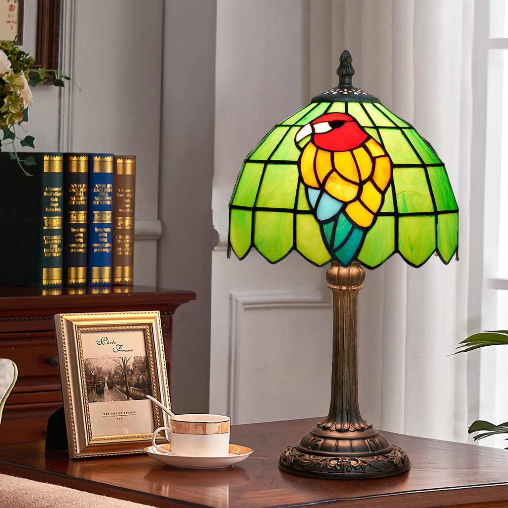Lampu Burung Beo Gaya Burung Hijau Lampu Kaca Patri Lampu Meja Kaca Patri 8 inci untuk rumah kantor