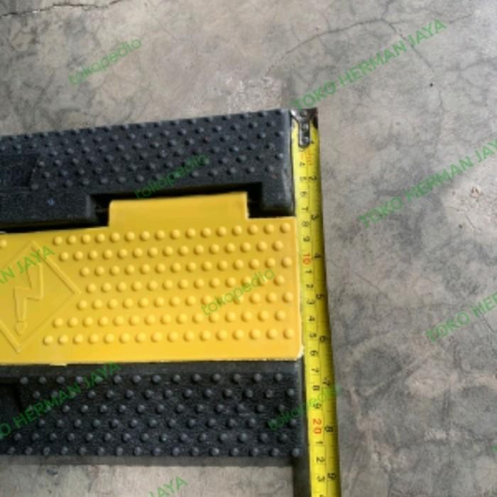 

Cable Ramp Protector Pelindung Kabel 1 Jalur Line Indoor Dan Outdoor
