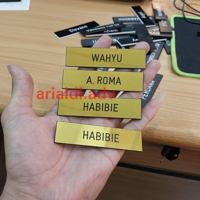 

ID PAPAN NAMA DADA GRAFIR KUNING EMAS NAMETAG GRAFIR GOLD MAGNET