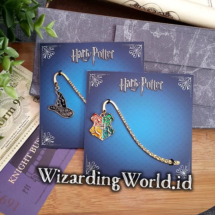 

Promo Bookmark Pembatas Buku Harry Potter Hogwarts Wizard In Training Metal