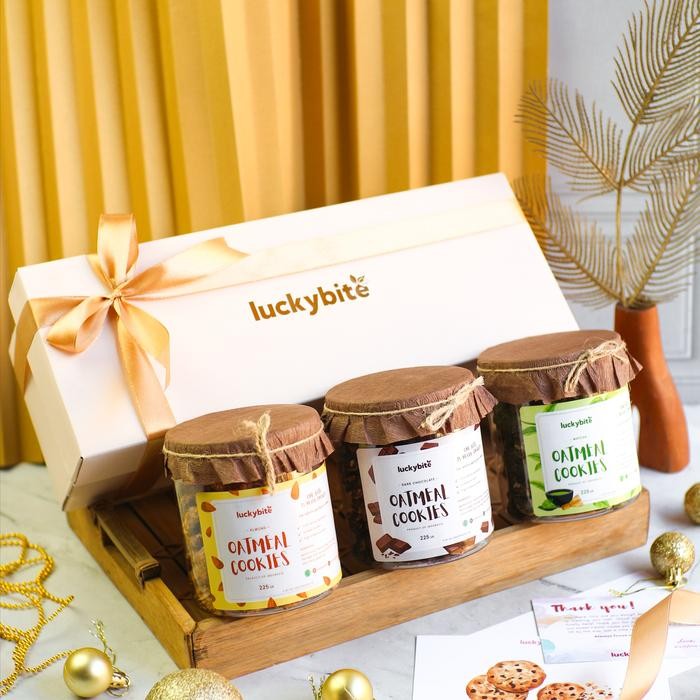 

Hampers / Gift Box / Kado - Semi Hardbox - Oat Cookies 3 Jar + Pita