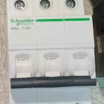 Schneider MCB 3Pole 6 - 32 Ampere iK60A / MCB 3Phase Putus 4,5kA