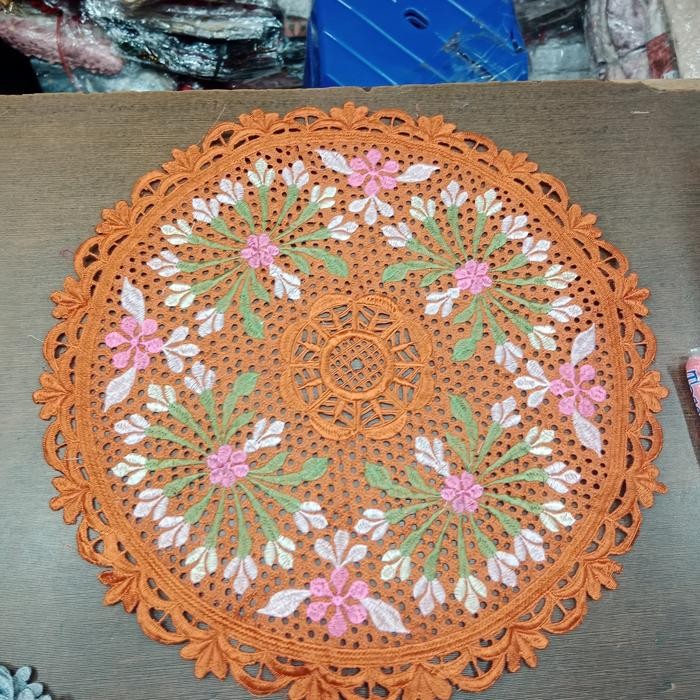 Taplak Meja Bulat Renda Motif