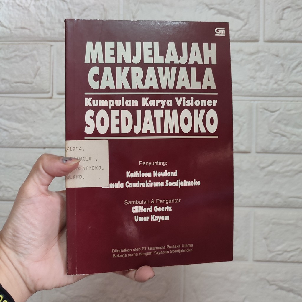 Menjelajah Cakrawala (Kumpulan Karya Visioner Soedjatmoko)