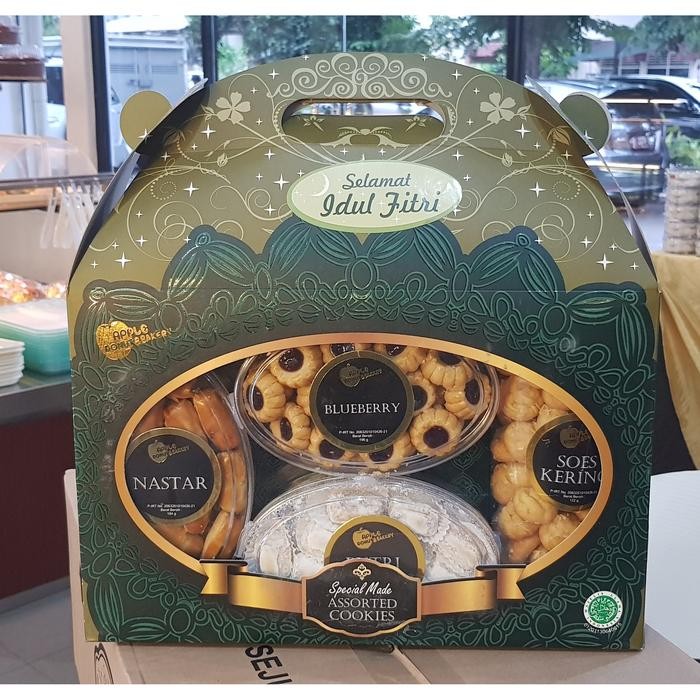

Parcel Kue Lebaran/Idul Fitri Hampers Apple Donut Bakery - Assorted New