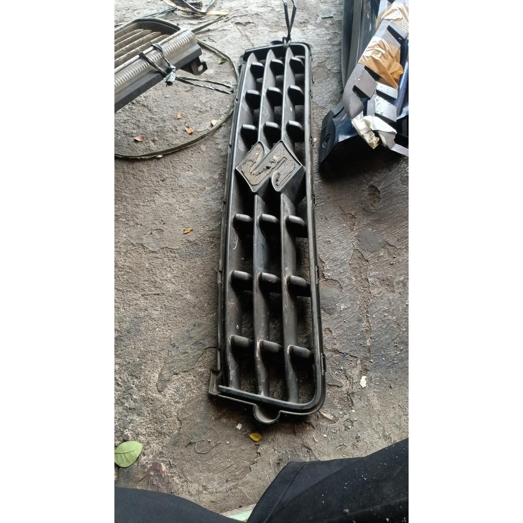 Grill Suzuki Splash 2013 Original Bekas