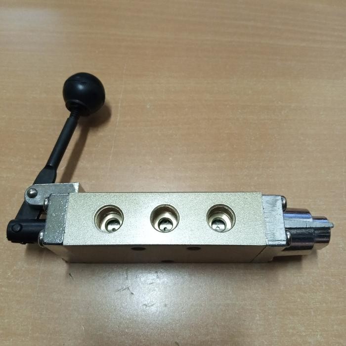 Laris Hand Valve Pneumatic Port 1/4 With Spring Sh402A