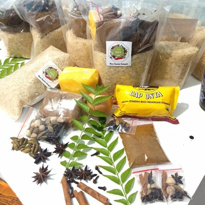 

New BERAS BASMATI DAN BUMBU NASI KEBULI / PAKET BASMAT 1KG PLUS BUMBU