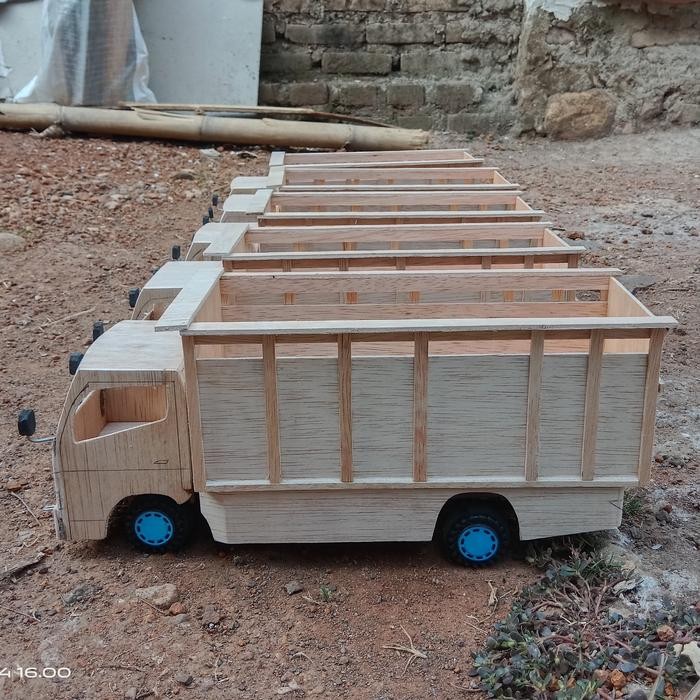 MAINAN MINIATUR TRUK OLENG KAYU MENTAHAN