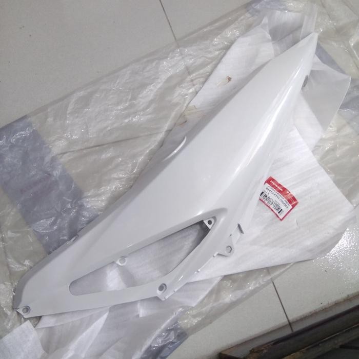 Cover Body Supra X 125 Kanan Putih .64410-Kph-700Fmx