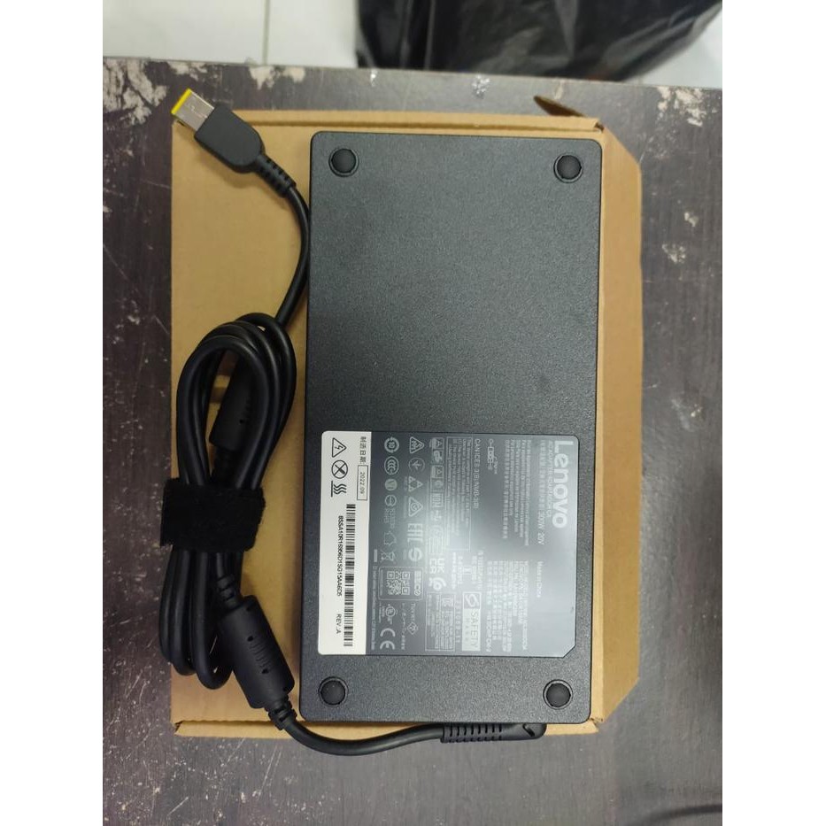 Adaptor Arger Laptop Lenovo Legion 5I 300W