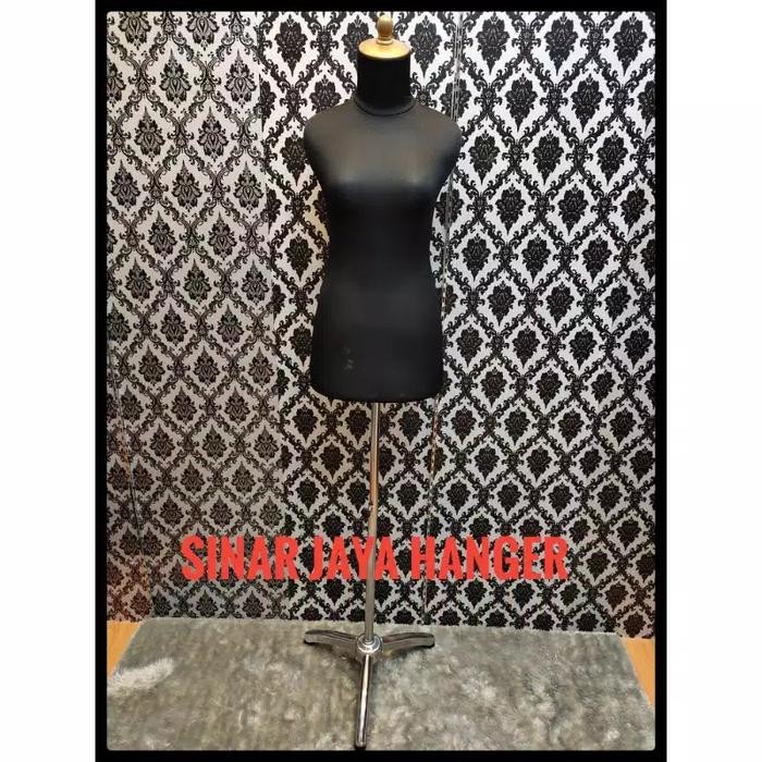 

MANEKIN DM KAIN HITAM + KAKI BESI TEBAL BINTANG