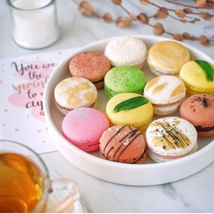 

Macaron / Mix Macaroon / French Macaroons Gift Box by The HARVEST