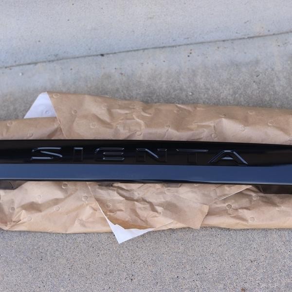 Garnish Belakang Toyota Sienta Jdm Kode 001