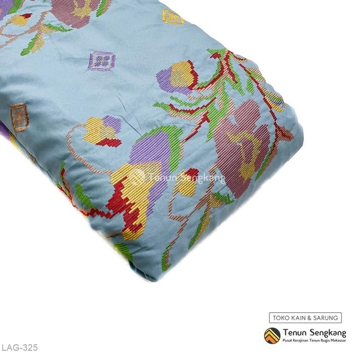 Kain Tenun Sulam Motif Bunga Lagosi Bahan Tenun Sutra Bugis Makassar Biru Muda - Tenun Sengkang