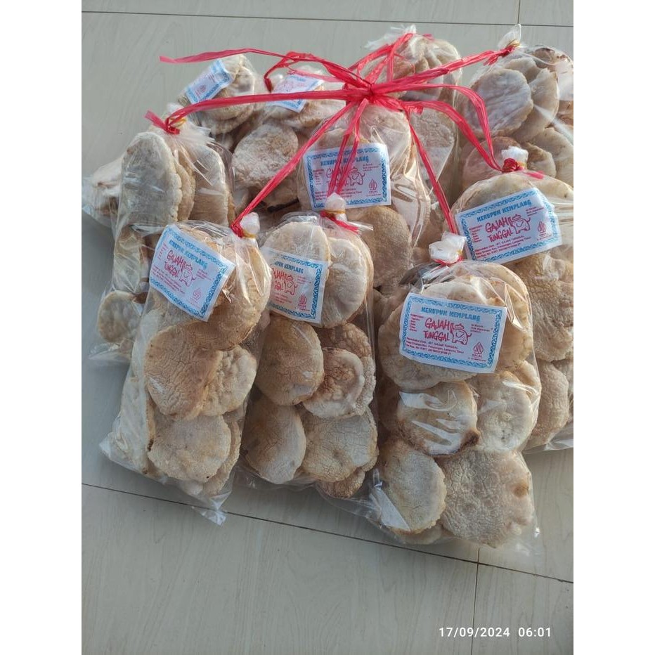 

SIAPKIRIM PAKET KEMPLANG ISI 5 Food Makanan oleh oleh khas lampung READY STOCK