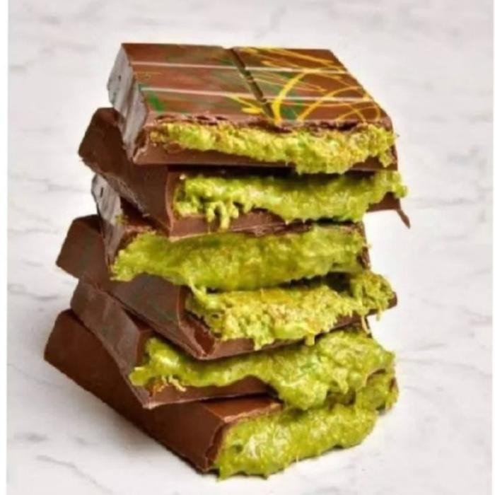 

Chocolate Dubai Original Crispy "Pistachio Kunafe" Berat 270 Gr ,Size 16X8 Cm ,Coklat Viral Lembut