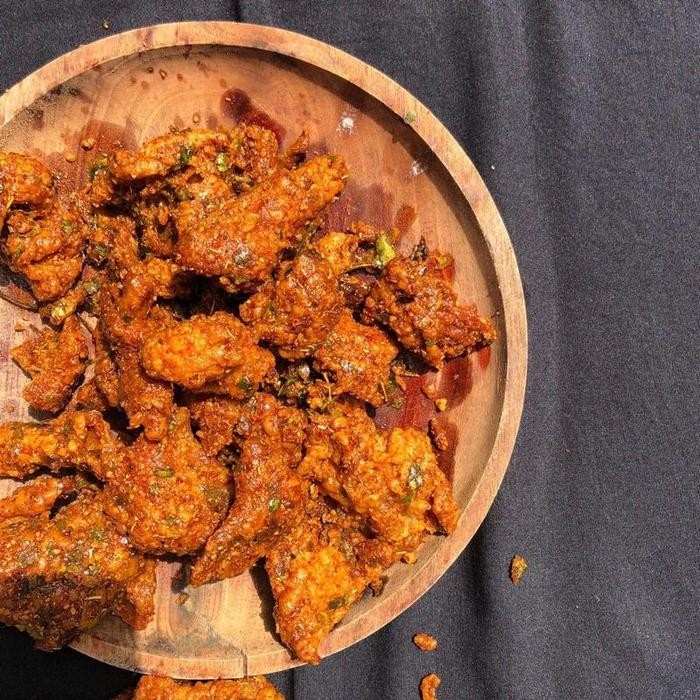 

New kulit krispy pedas daun jeruk 1KILO gram/ termurah /terlaris/COD