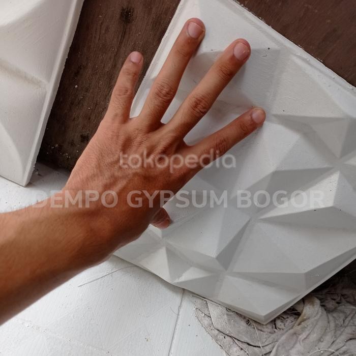 ornamen dinding gypsum motif 3D pyramid