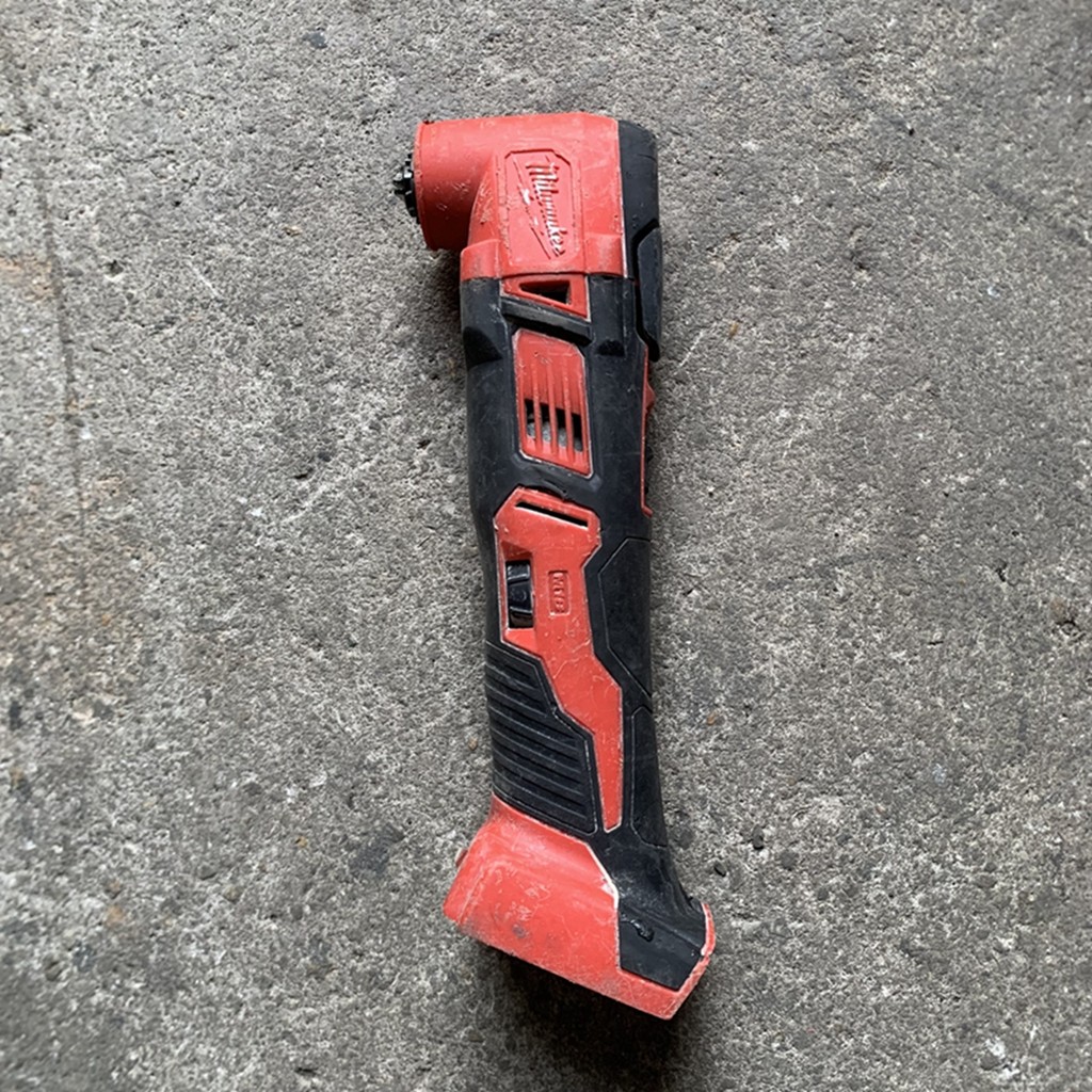 Milwaukee 2626-20 M18 18-Volt Li-Ion Cordless Oscillating Multi-Tool (TOOL ONLY) second-hand