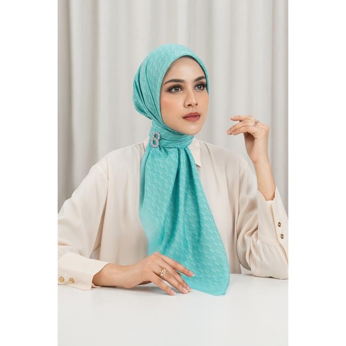 (Allthebest) Buttonscarves Leena Monogram Square