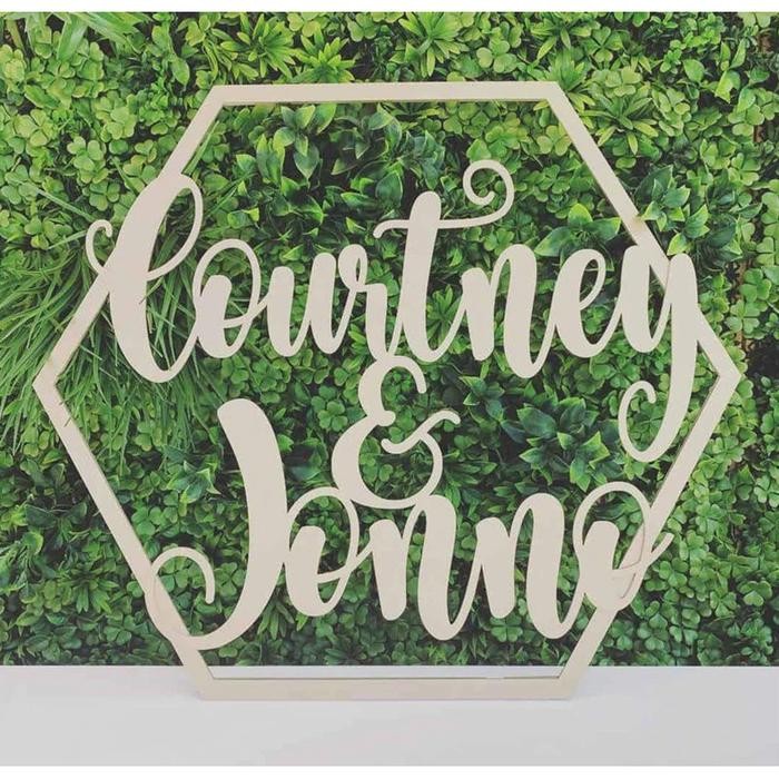 Backdrop Nama Kayu Hexa 6 Sisi Dekorasi Lamaran Tunangan Huruf Timbul