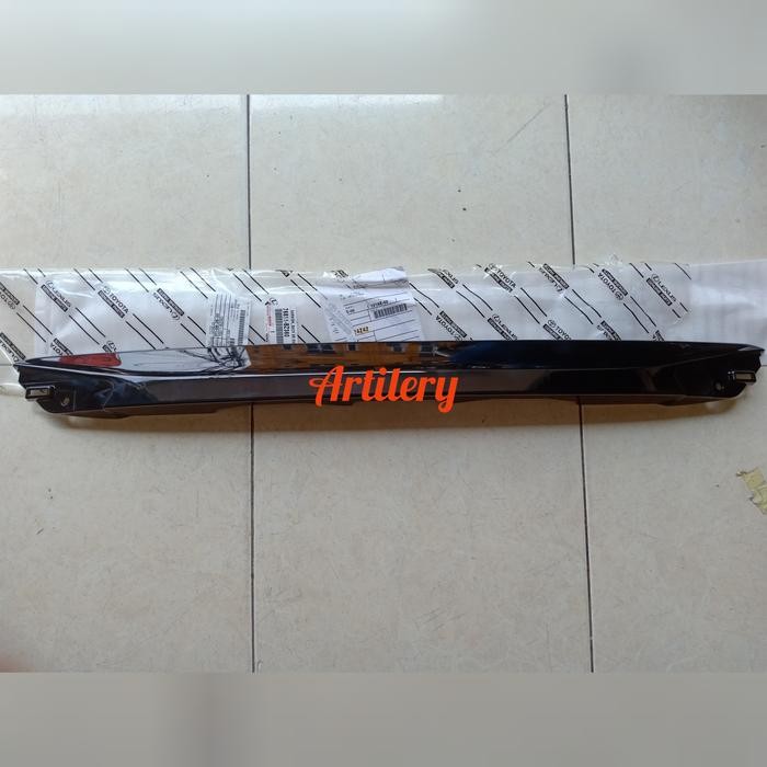 Menarik List / Trunk Lid / Trunklid / Grand Avanza Veloz 2016-2018 Original