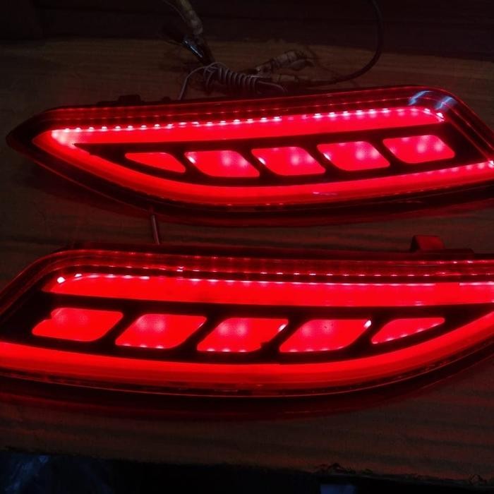 Menarik Lampu Bumper Belakang Mobil Honda Hrv
