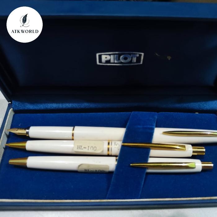 

Pilot Fountain Pen FL-300, Pilot Mechanical Pencil HL-100, Pilot Ball Point BL-100 SET. Original