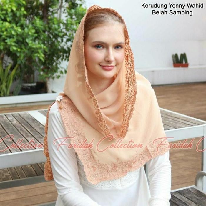kerudung Yenny Wahid belah samping /rengkuh instan